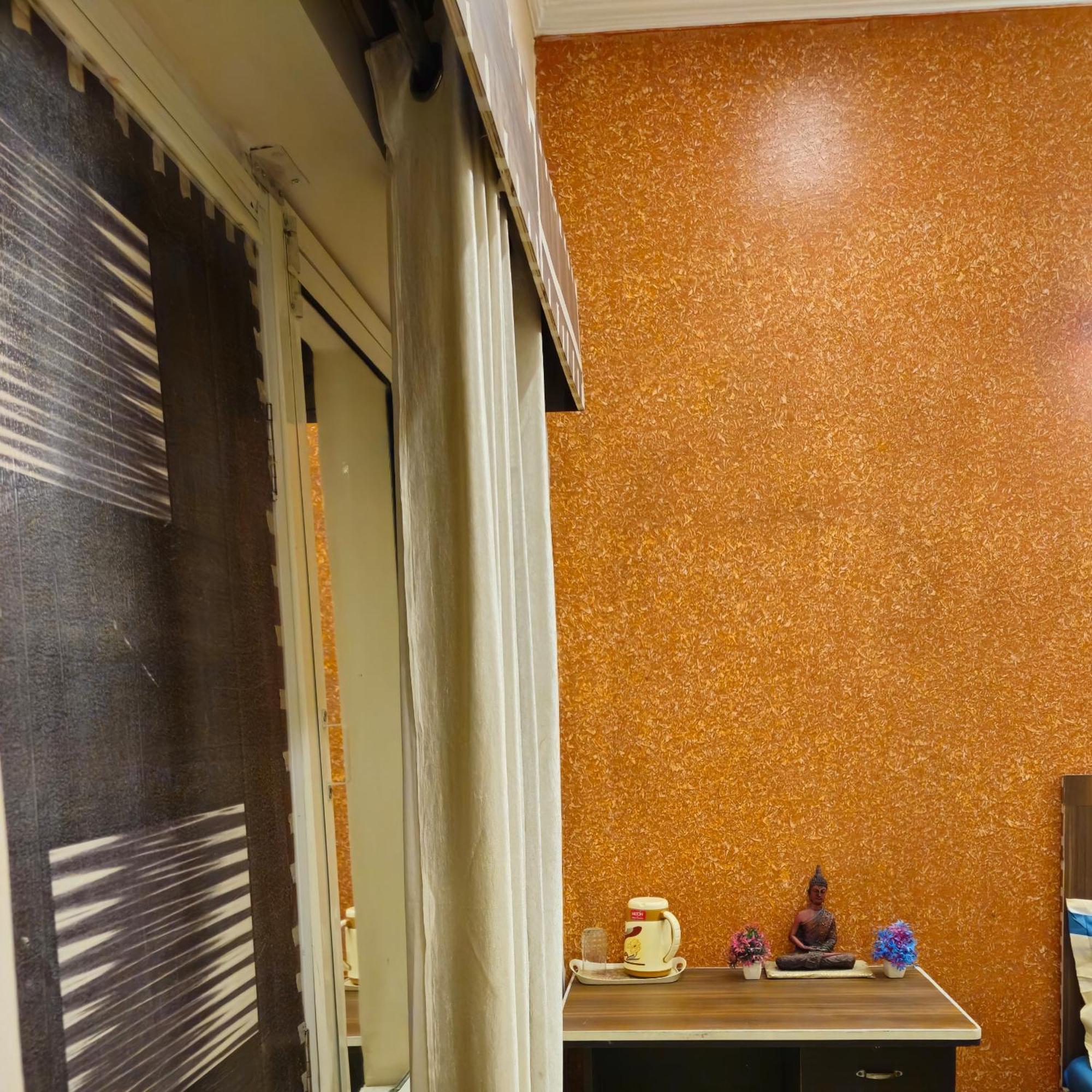 Krishna'S Land Hotel Vrindavan Ngoại thất bức ảnh